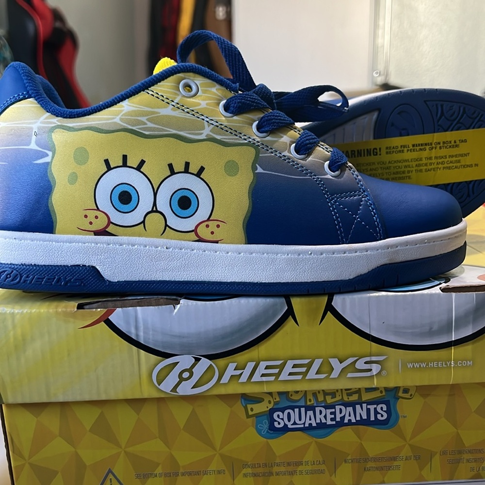 Heelys Spongebob Youth Size 7 Royal Blue and Yellow Skate Shoe Heel Rollers